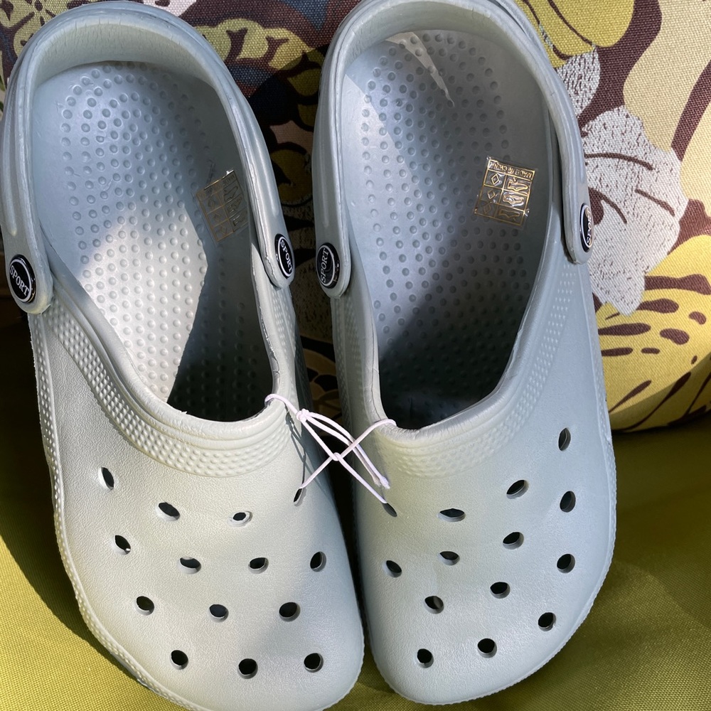 NWOT UNISEX GARDEN SHOES